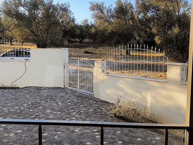 AYVALIK SARIMSAKLIDA MÜKEMMEL KONUMDA SATILIK ÖZEL YAPIM VİLLA - Görsel 10