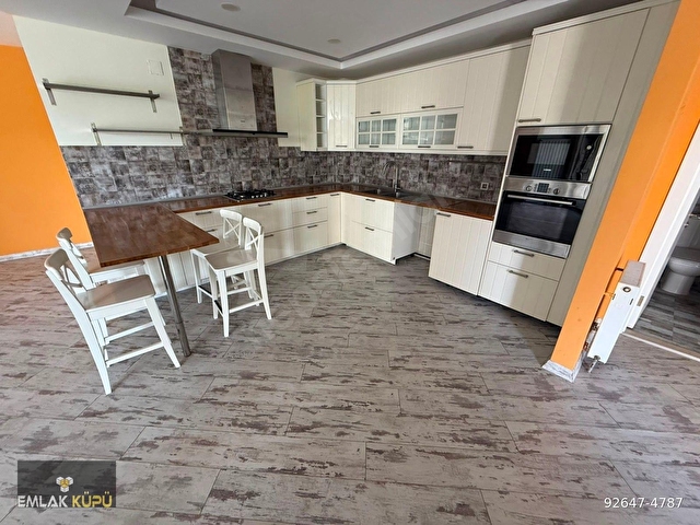 BAĞLICANIN GİRİŞİNDE MÜKEMMEL KONUMU İLE 4+1 SATILIK VİLLA - Görsel 3