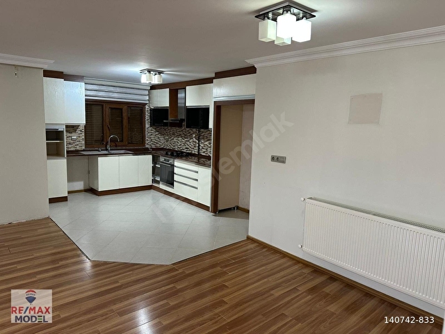 REMAX MODEL DEN ÇAMLIK CADDESİNDE HOME OFİS KULLANIMINA UYGUN 2+1 DAİRE