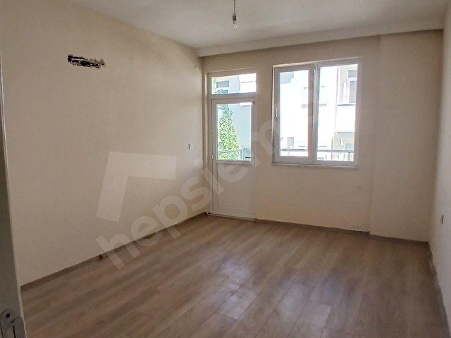 Yukarı pazarcı Migrosa yakın  kendine ait kapalı  ot.panjurlu garajlı 5 yıllık asansörlü 3+1 - Görsel 4