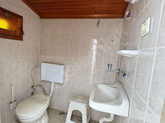 Finalim emlaktanYeni Foçada sahile çok yakın triplex Taş ev - Görsel 12