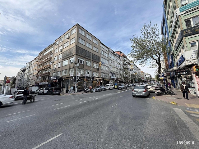 BURAK EMLAKTAN AKDENİZ CADDESİNDE KÖŞE KONUMDA KİRALIK İŞ YERİ