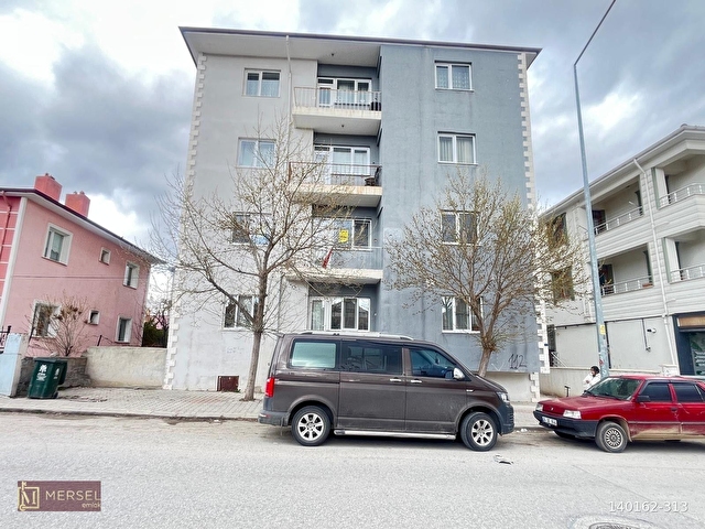 MERSEL EMLAKtan CUMHURİYET MAH.ALİ KEM.CAD.ÜZERİ SAT.2. KAT 3+1 DAİRE