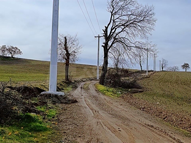 ELEKTRİĞİ VE YOLU ÖNÜNDE,ARKASI ORMAN,16 DÖNÜM %5 İMARLI ARAZİ - Görsel 28