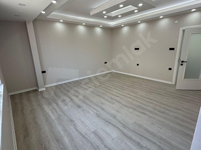 SAMSUN İLKADIMDA İLYASKÖY KAVŞAĞINA YAKIN KOMPLE YENİLENMİŞ LÜKS 2+1 SATILIK DAİRE - Görsel 3
