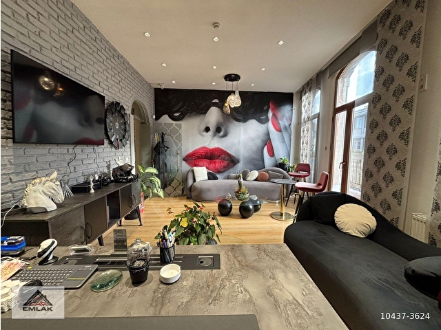 NİŞANTAŞI RUMELİ CADDESİNDE TARİHİ BİNADA SATILIK DAİRE