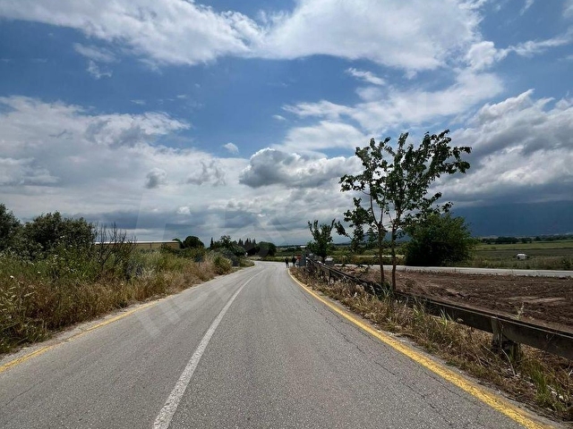 MANİSA TEKELİLER KÖYÜ ANA YOLA SIFIR 1.500m2 SATILIK TARLA