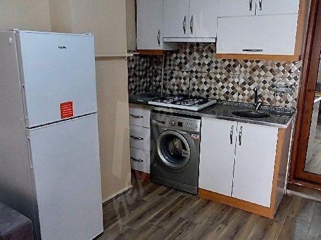 KREDİ SORUNU YOKTUR ÇINARA HASTANEYE BAYRAMYERİNE 5 DAK SIRAKAPILARDA 1+1 ESYALİ BALKONLU APART - Görsel 2