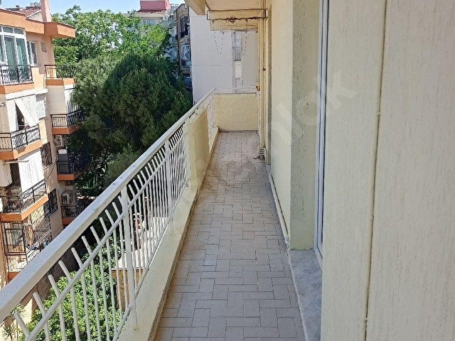 KARŞIYAKA MERKEZDE ASANSÖRLÜ DOĞAL GAZLI BAKIMLI DAİRE - Görsel 6