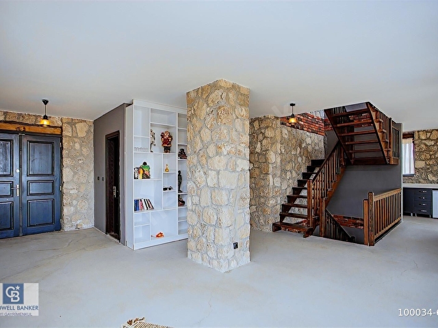 Karaburun Mordoğanda Panaromik Deniz Manzaralı Taş Villa - Görsel 27