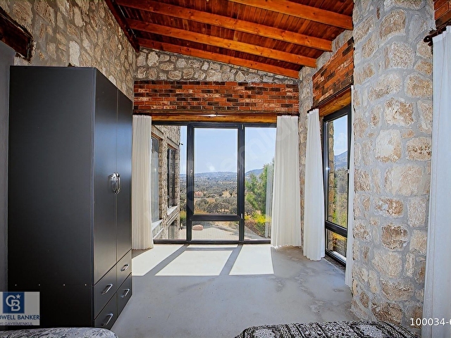 Karaburun Mordoğanda Panaromik Deniz Manzaralı Taş Villa - Görsel 30