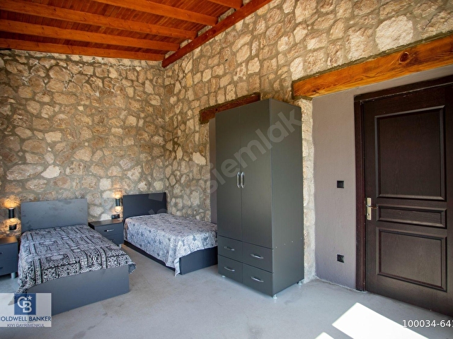 Karaburun Mordoğanda Panaromik Deniz Manzaralı Taş Villa - Görsel 29