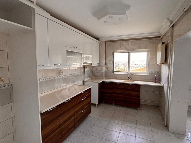 Barış Mahallesinde Metroya Yakın 3+1 Kiralık Daire - Görsel 2
