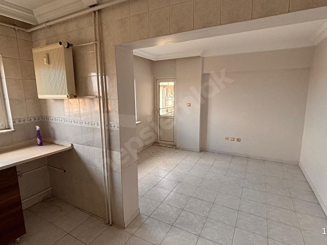 Barış Mahallesinde Metroya Yakın 3+1 Kiralık Daire - Görsel 3