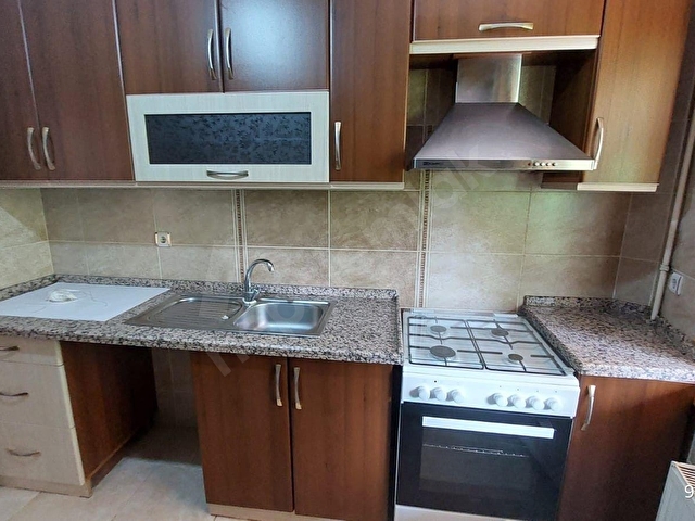 ATAMANDAN TANER SK. AİLE APARTMANINDA 3+1 BOYALI BAKIMLI KİRALIK DAİRE - Görsel 3