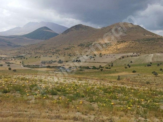 BKM EMLAKTAN AKSU MEVKİİNDE SATILIK 4063M2 TARLA