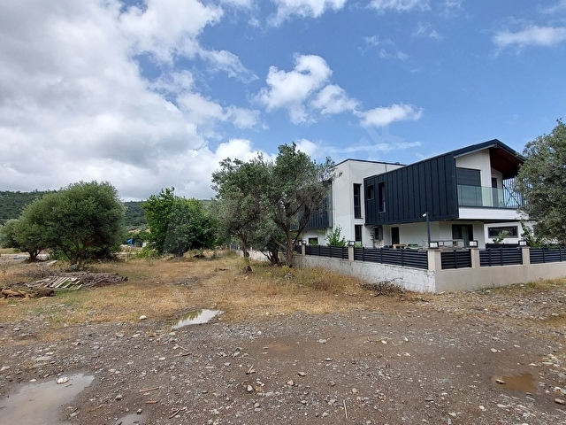 GÜZELBAHÇE YELKİDE VİLLA İMARLI 500M2 SATILIK ARSA