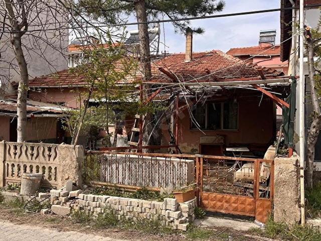 Banaz 31 Ağustos Mh Bahçeli 120m2 3+1 Müstakil Ev