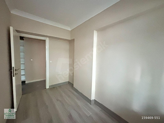 ALAÇATIDAN SOKULLUDA 2+1 İÇERİSİ YAPILI KİRALIK DAİRE - Görsel 4