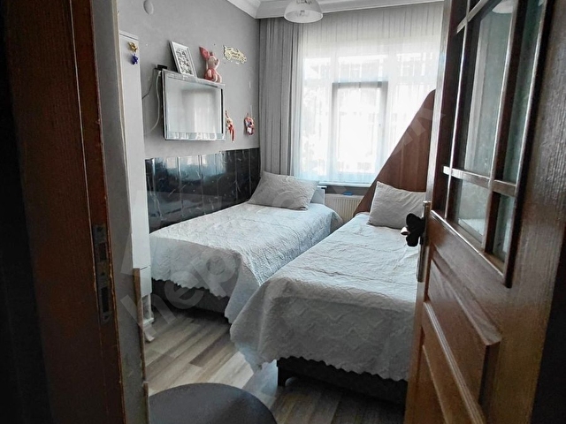 kat 2 ara kat 75 metre 2 oda 1 salon - Görsel 3