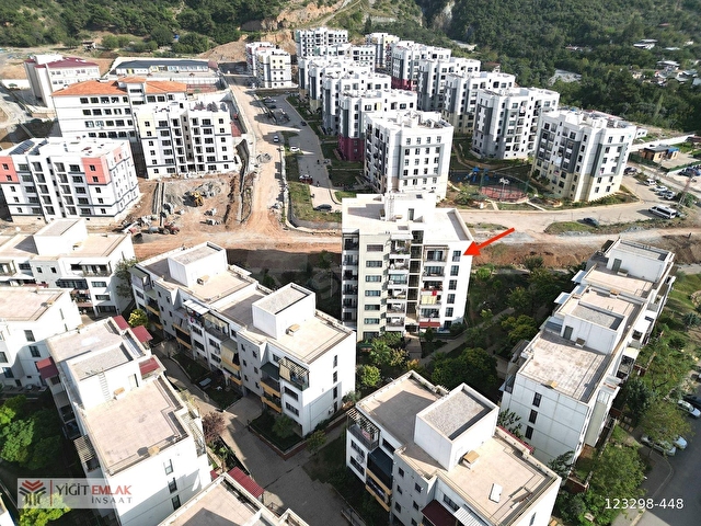 YİĞİT EMLAKTAN SATILIK, C BLOKLARDA 3+1 ETRAFI AÇIK FERAH DAİRE