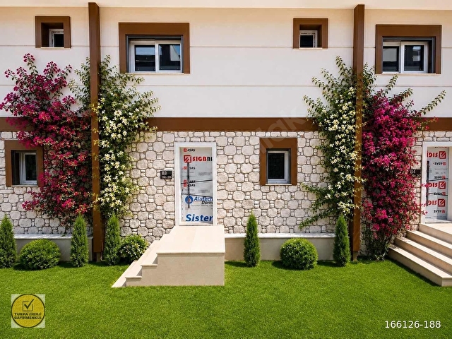 ÇANDARLIDA HAVUZLU SİTEDE SATILIK 3+1 BAHÇELİ&TERASLI VİLLA