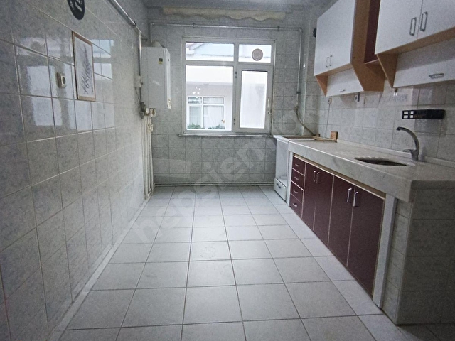 Kağıthane Merkezede Kiralık Büyük Balkonlu Manzaralı Daire - Görsel 25
