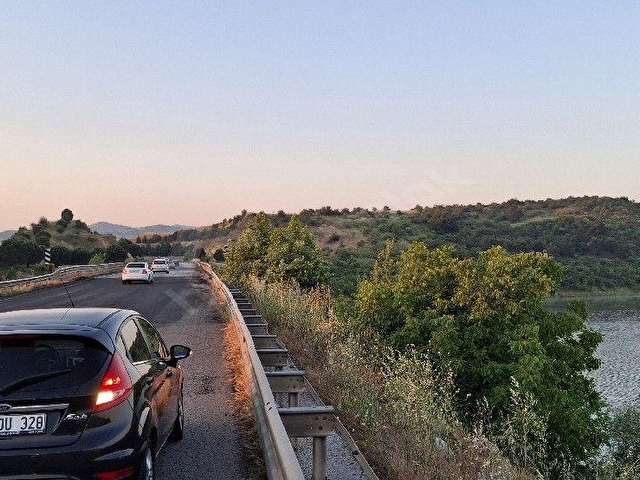 ŞAHİN EMLANTAN ALTIEYLÜL/SELİMİYEDE HAVADAR İKİZCETEPELER BARAJ VE GÖLET MNZRLI  ACİL SATILIK TARLA - Görsel 12