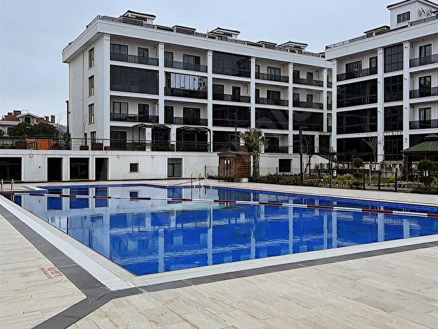 E5 YANINDA DENİZE 100m YENİ HAVUZLU AİLE SİTESİ