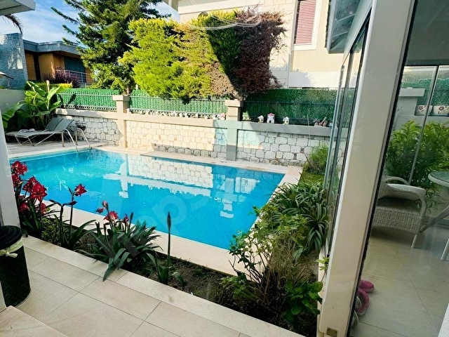 ALAÇATI-ÇAMLIKYOL GÖBENE MEVKİİ LÜKS TAM MÜSTAKİL HAVUZLU VİLLA - Görsel 7