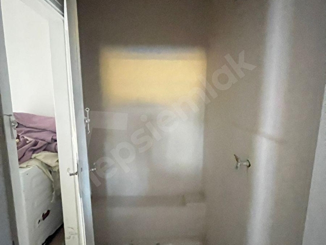 ÜÇ DÜKKANI VE BİR EVİ BULUNAN TERASLI FIRSAT BİNA - Görsel 14
