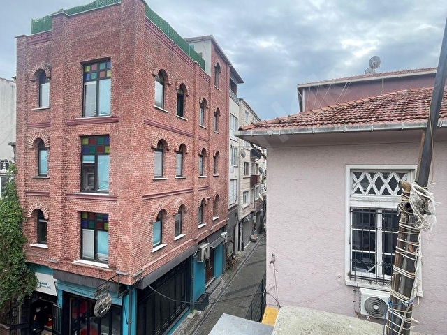 ÜÇ DÜKKANI VE BİR EVİ BULUNAN TERASLI FIRSAT BİNA - Görsel 18