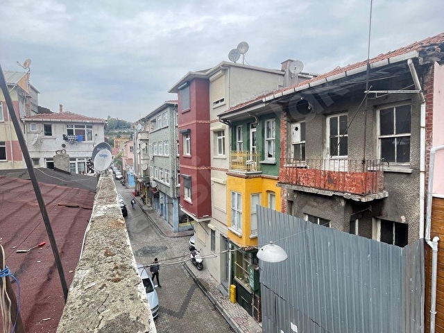 ÜÇ DÜKKANI VE BİR EVİ BULUNAN TERASLI FIRSAT BİNA - Görsel 19