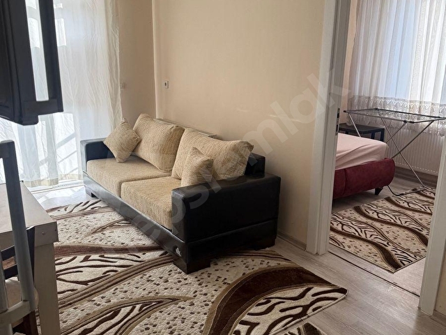 Er gayrimenkulden Şehir merkezine yakın kiralık eşyalı 1+1 Daire - Görsel 2