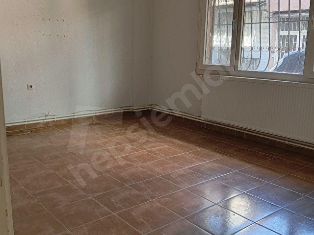 KONAK LEVENT MERKEZ CAMİİ YANI DOĞALGAZLI 2+1 GENİŞ KİRALIK DAİRE