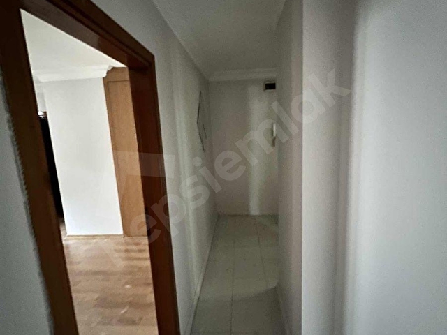 ŞEBNEM ÖZGÜLDEN ŞENLİKKÖY MERKEZDE KİRALIK 2+1 GİRİŞ KAT - Görsel 7