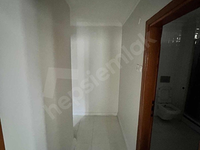 ŞEBNEM ÖZGÜLDEN ŞENLİKKÖY MERKEZDE KİRALIK 2+1 GİRİŞ KAT - Görsel 8