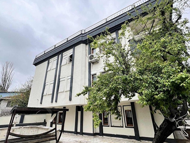 ŞEBNEM ÖZGÜLDEN ŞENLİKKÖY MERKEZDE KİRALIK 2+1 GİRİŞ KAT