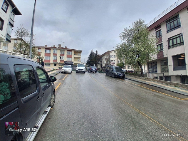 İncirli Önay Sokakta Ön Cephe Bahçesi Yeni Düzenlendi Dükkan