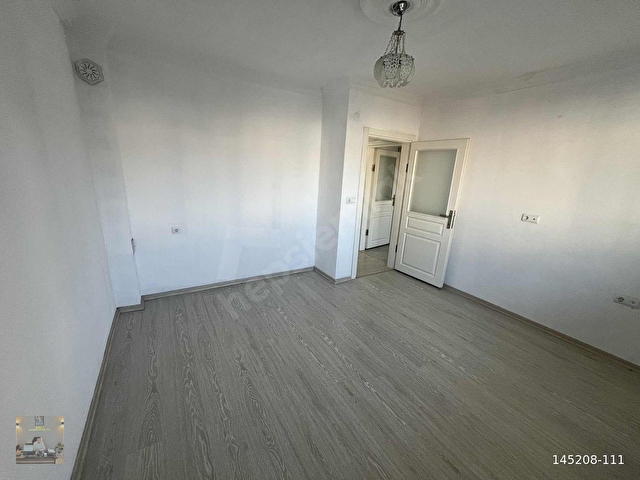 Yakakent Merkezde kiralık mutfak salon ayrı 1+1 daire - Görsel 9