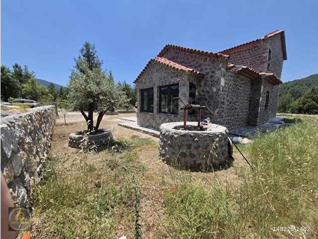 GoldHouse  Gayrimenkul den Satılık   Nif te Özel Tasarım Taş Villa - Görsel 4