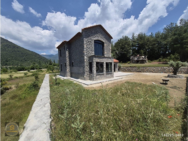 GoldHouse  Gayrimenkul den Satılık   Nif te Özel Tasarım Taş Villa - Görsel 2