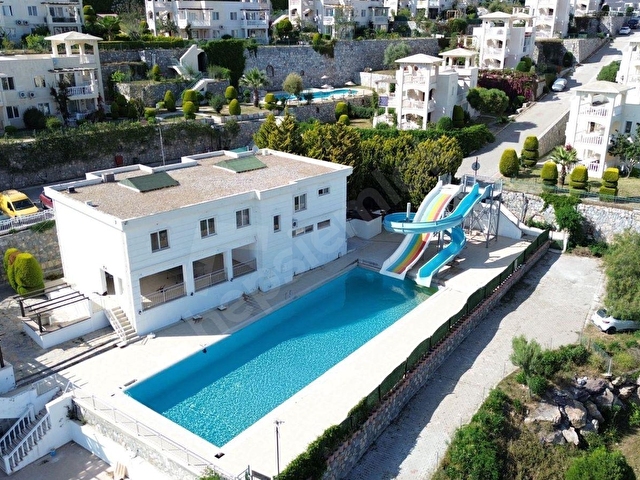 Adabükü FCCde Özel Plajlı, Havuzlu Sitede 2+1 Satılık Daire - Görsel 3