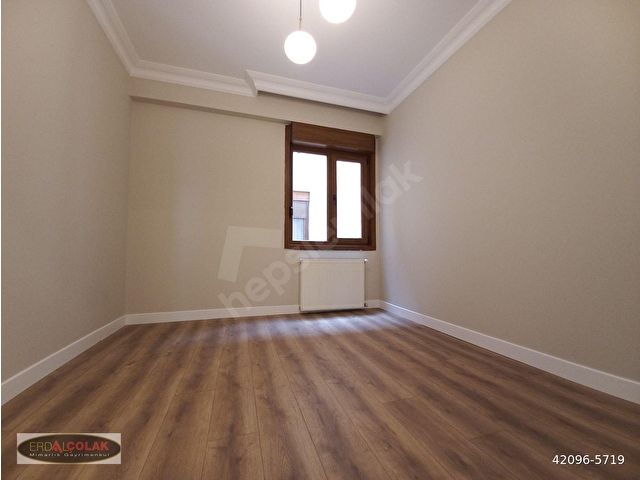 Kadıköy Erenköyde 2010 Yapım Kapalı Ve Açık Otoparklı Az Katlı Binada 135m2 - Görsel 12