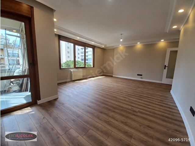 Kadıköy Erenköyde 2010 Yapım Kapalı Ve Açık Otoparklı Az Katlı Binada 135m2 - Görsel 21