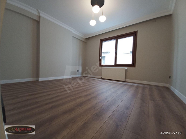 Kadıköy Erenköyde 2010 Yapım Kapalı Ve Açık Otoparklı Az Katlı Binada 135m2 - Görsel 9