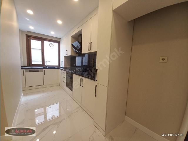 Kadıköy Erenköyde 2010 Yapım Kapalı Ve Açık Otoparklı Az Katlı Binada 135m2 - Görsel 28
