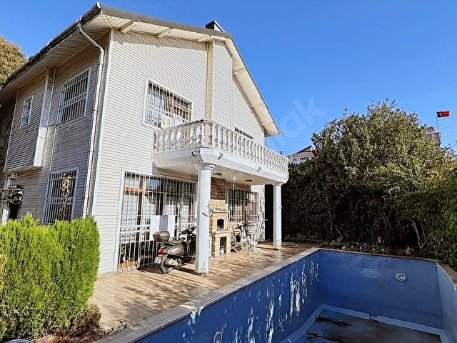 HOME GAYRİMENKULDEN BAYRAMOĞLUNDA HAVUZLU SATILIK VİLLA