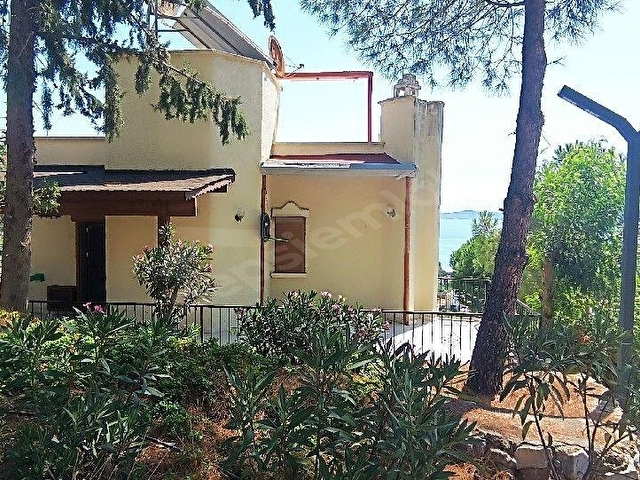 Bodruma yakınZeytinlikuyuda  İasos Mandalia Sitesi doğa deniz manzaralı müstakil VİLLA