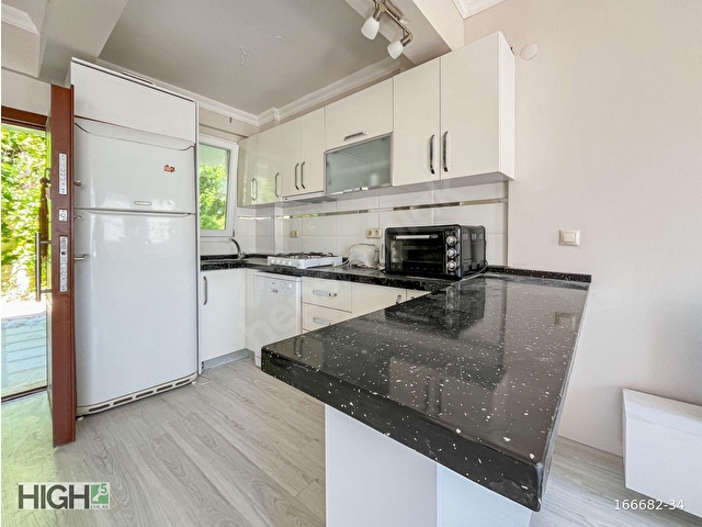 Denize 200 Metre Havuzlu Sitede | Eşyalı 3+1 Tripleks Villa - Görsel 14